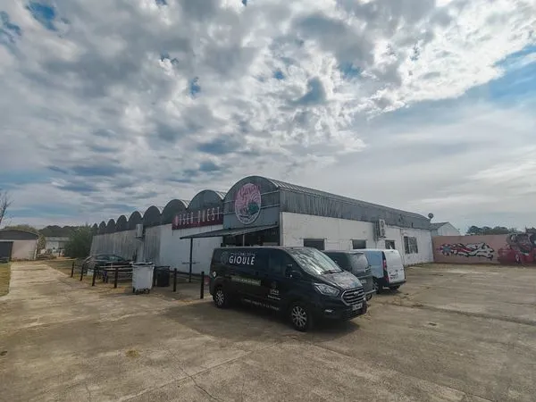 Urgent - bowling / bar / complexe de loisirs - 50 000