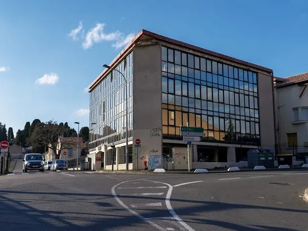 CARCASSONNE - COTE BUFFON Bureaux avec parking privé, climatisation, et ascenseur