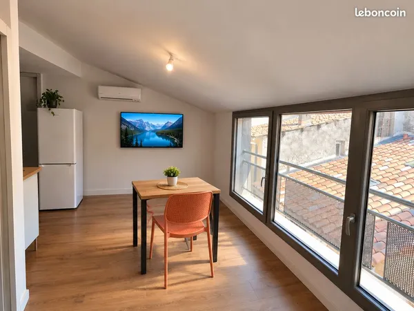 Studio meublé refait à neuf, climatisé, centre de Digne-les-Bains, disponible début novembre
