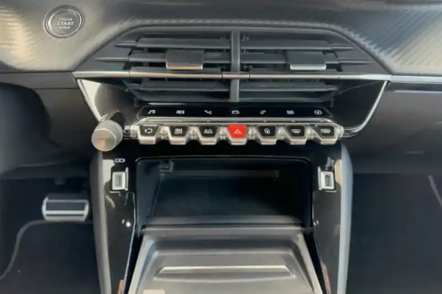 Peugeot 208 electrique 50 kwh 136ch — photo 19