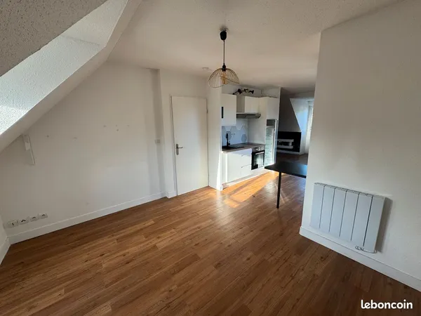 À louer - Studio de 36 m² avec balcon et parking - Yvetot