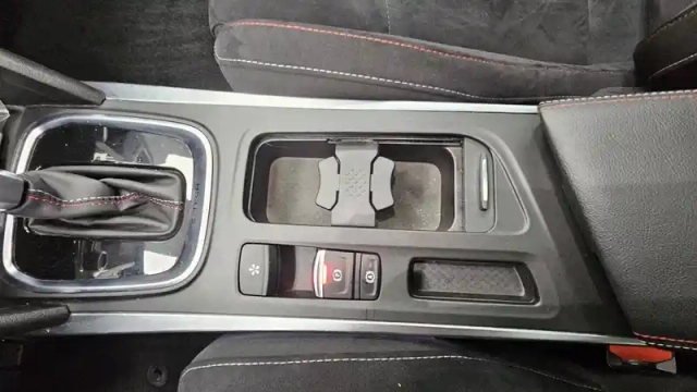 Renault Megane mégane iv berline e-tech plug-in hybride 160 — photo 33