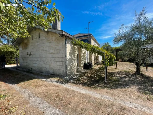 Superbe T2 de plain-pied 50m² - Jardin privatif 100m² et parking sécurisé - 2min du tram
