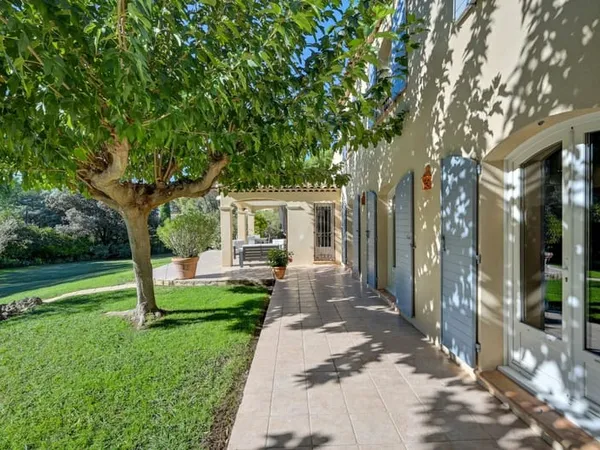 Pays D'Aix - Propriété De Charme - 4 Chambres - Annexe T2 - Studio - Piscine - Calme Absolu