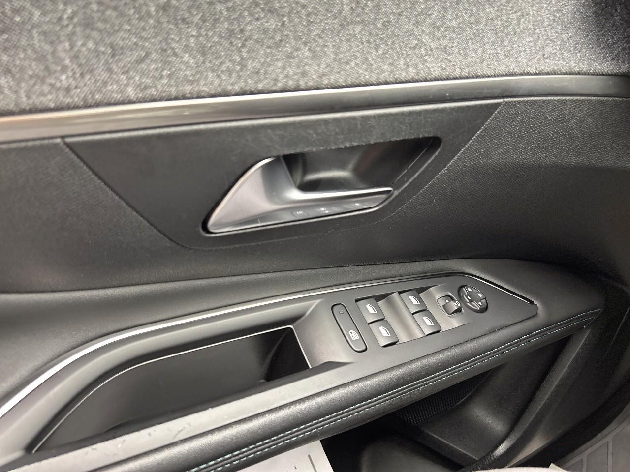 Peugeot 3008 hybrid 225 e-eat8 allure pack — photo 28