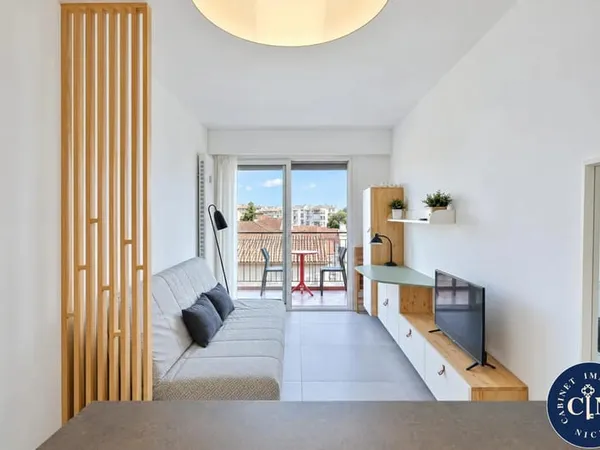 Studio 18,70 m² - Rénové balcon sud - Libération