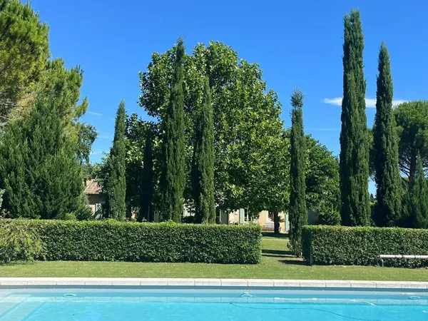 Local 7 pièces 219 m²