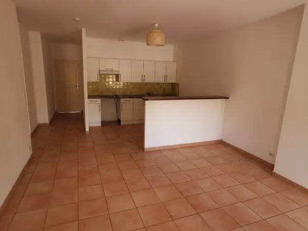 3 pièces, 68 m2, 3ème étage, centre ville de Lorgues