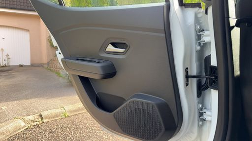 Dacia Sandero TCE 90 auto - Journey – 2025 – 2828 km – Essence – Boîte Automatique — photo 17