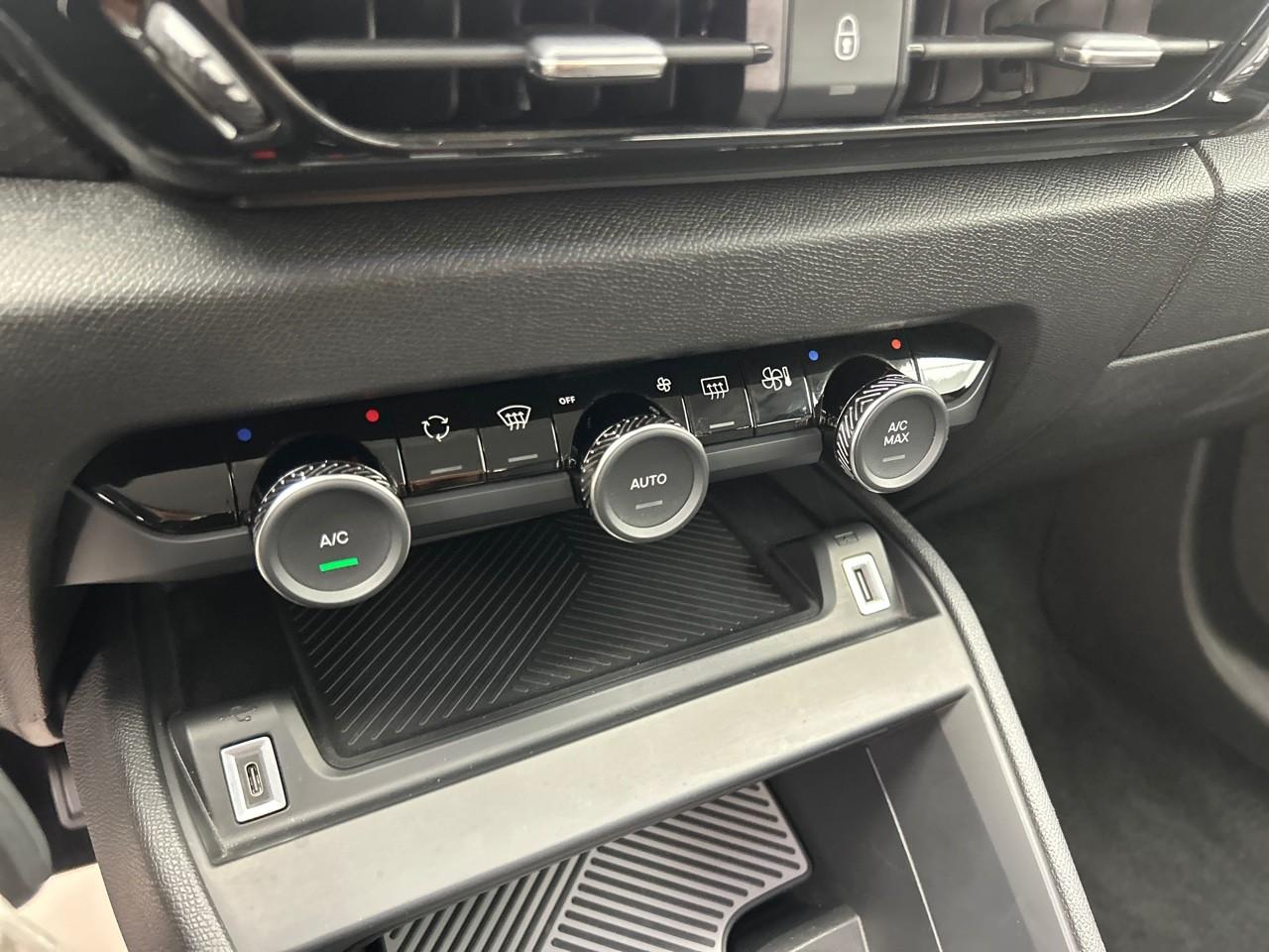 Citroën C4 puretech 130 s&s eat8 c-series — photo 27