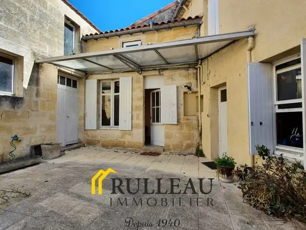 Maison de ville en pierre avec cachet, 234 m2, 4 chambres, j