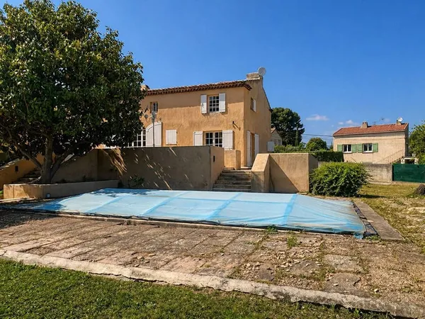 Maison 6 pièces 246 m²