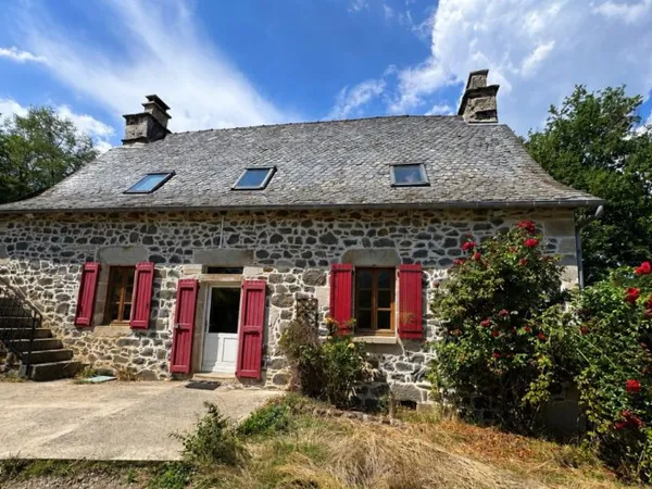 Maison de caractère avec beau terrain à Sauvat