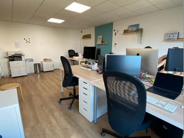 Bureau clés en mains 30 m2 Levallois (Gare Clichy Levallois/M3) dispo dés Septembre