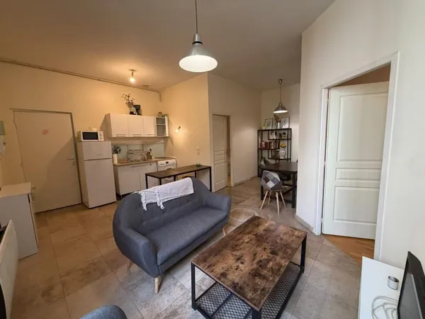 APPARTEMENT T2 MEUBLE - LYON 7