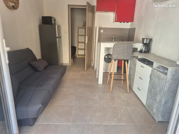 Loue studio a l'année