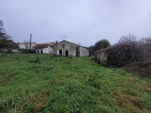Maison à rénover avec dépendances