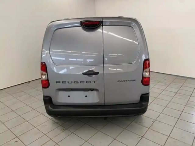 Peugeot Partner m diesel 130ch automatique pack premium connect — photo 4