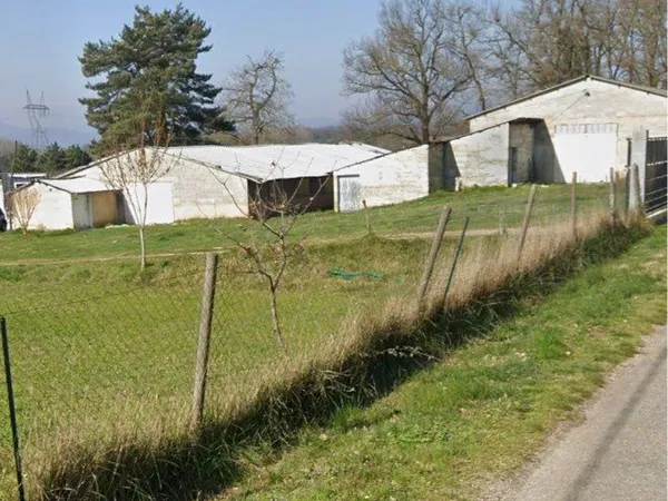 Terrain de 5 000 m² avec 2 hangars de 280 m² Sécurisé et clôturé