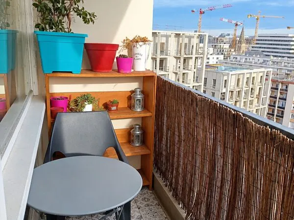 Appartement T3 de 68 m² avec balcon, vue sur les Alpes et parking - Lyon 7e, secteur Girondins