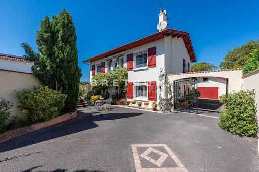 Maison 8 pièces 200 m²