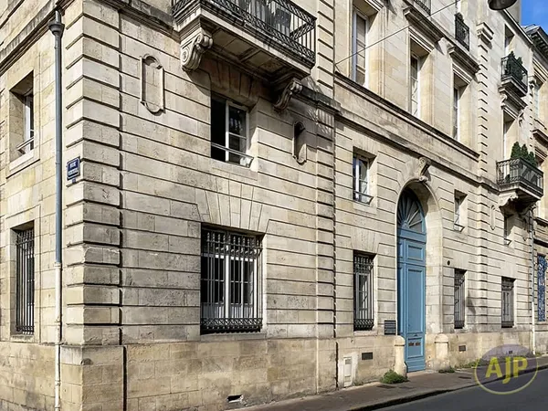 T6 hyper centre + 2 places de parking
