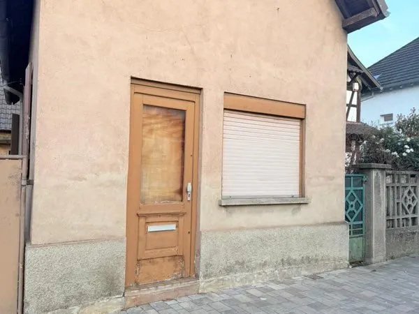 Local commercial de 2 pieces 31 m2 + possibilité combles (stockage) de 40 m2. Ostwald rue du General