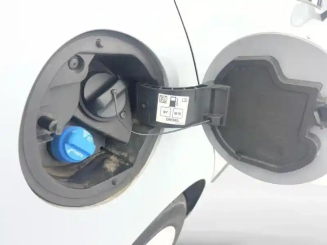 Renault Clio 1.5 blue dci 100ch evolution - 24 — photo 10