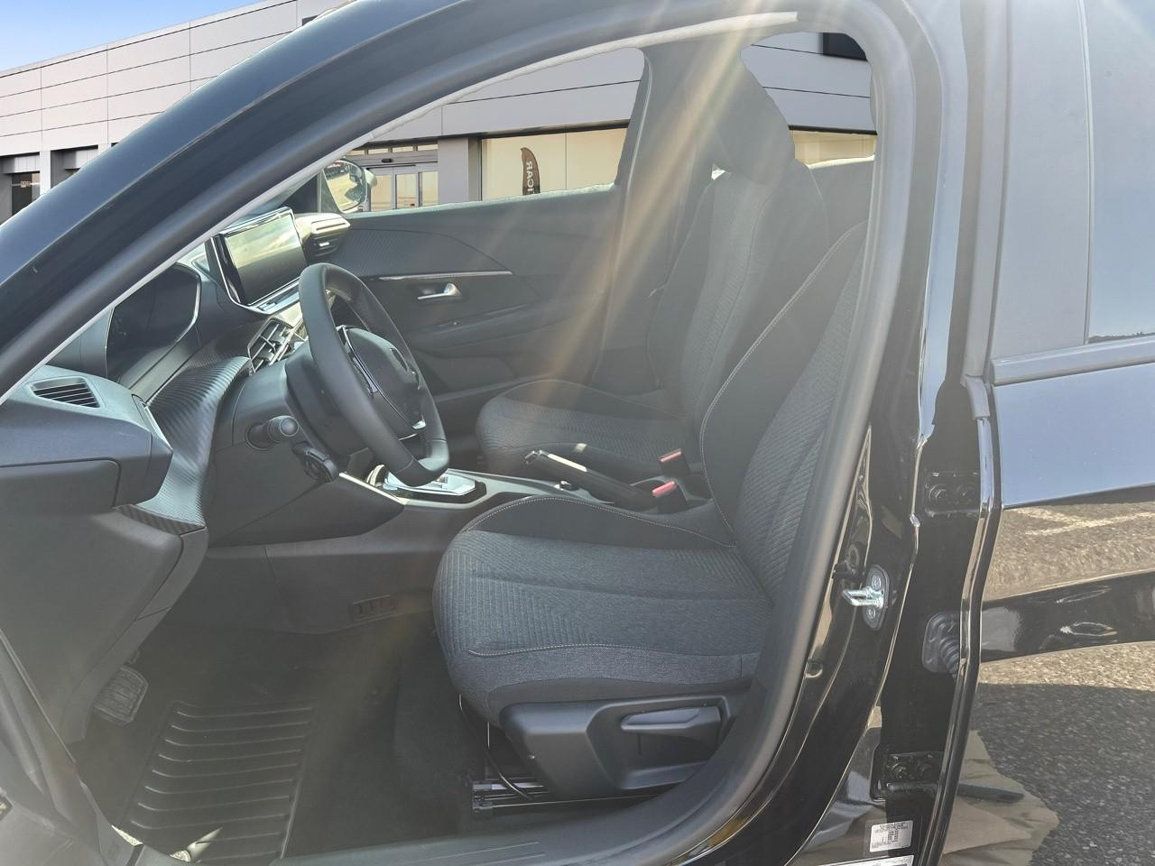 Peugeot 208 1.2 hybrid 110ch edition e-dcs6 — photo 9
