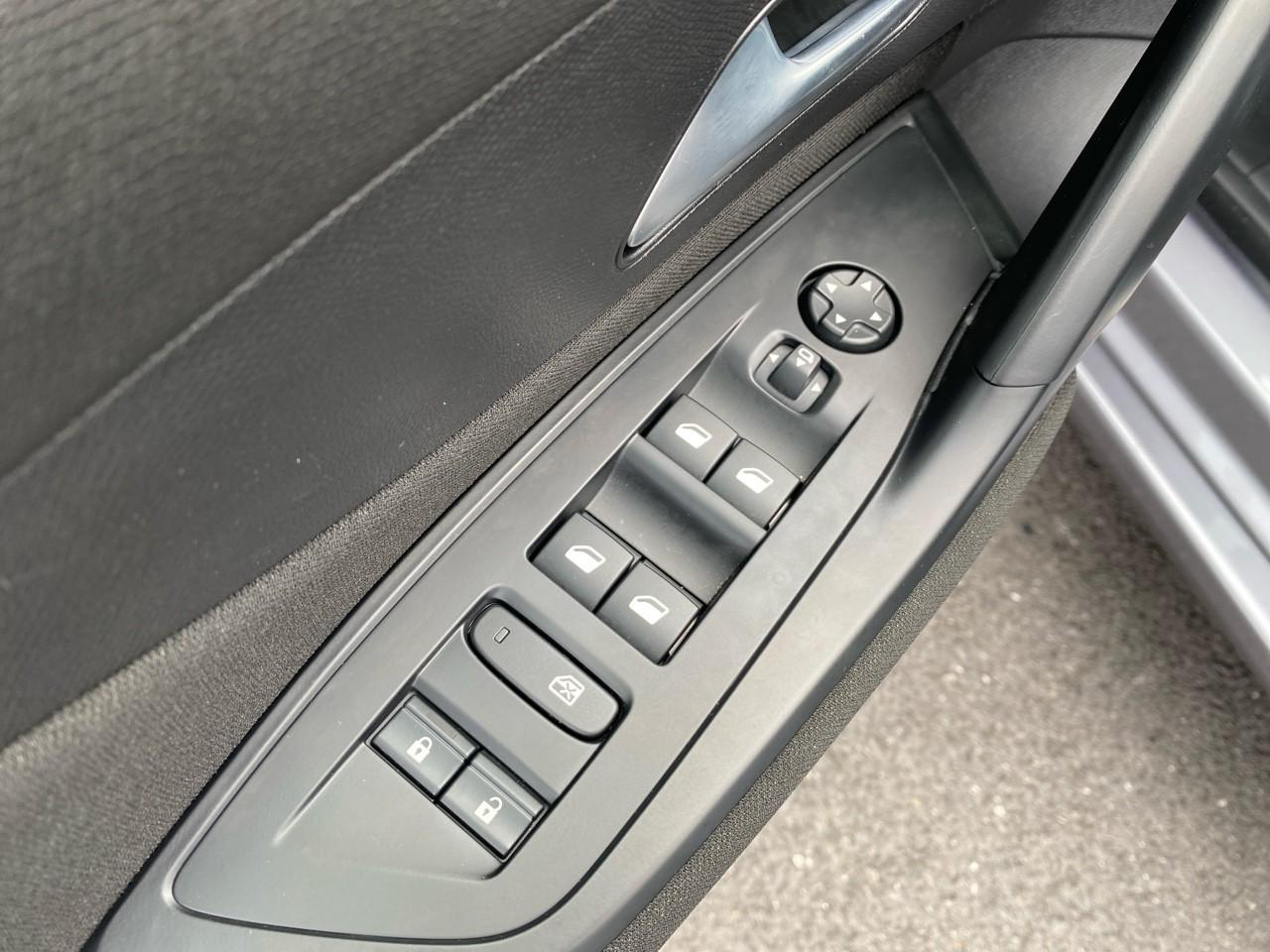 Peugeot 308 1.2 hybrid 145ch style e-dcs6 — photo 13