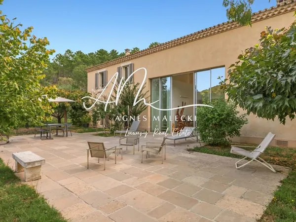 La Môle — Une bastide de caractère au coeur de 22 hectares