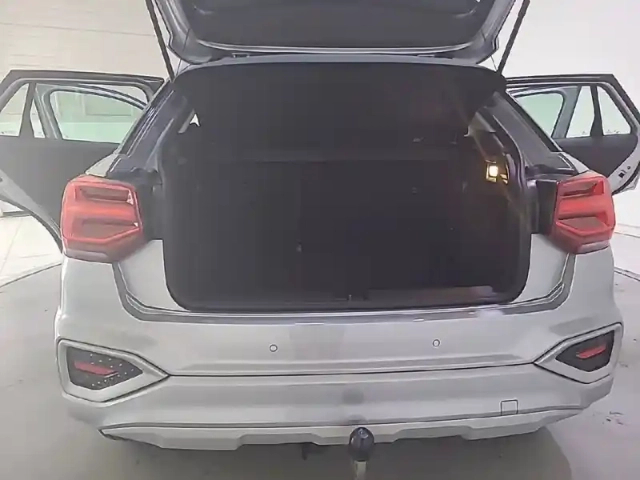 Audi Q2 35 tfsi 150 s tronic 7 — photo 9