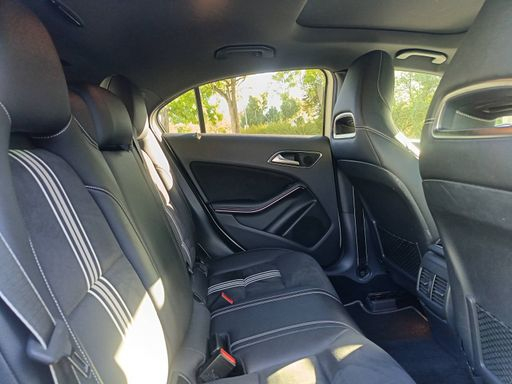 Mercedes Classe A 2.0 250 211 7G-DCT - Whiteart Edition – 2017 – 91000 km – Essence – Boîte Automatique — photo 29