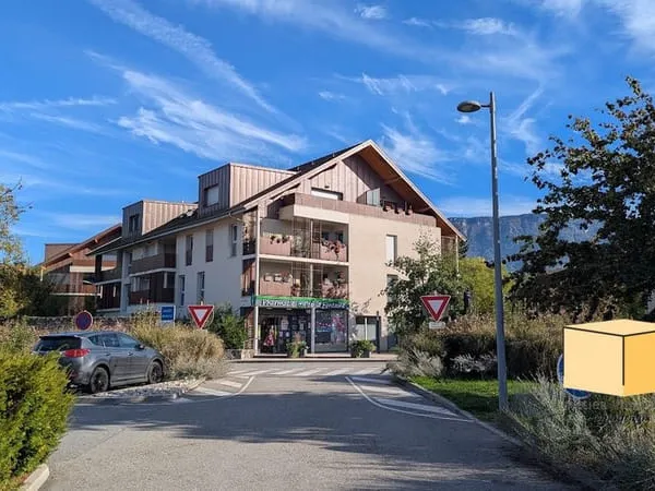 T4 vendu loué, avec ascenceur et terrasse: Yenne