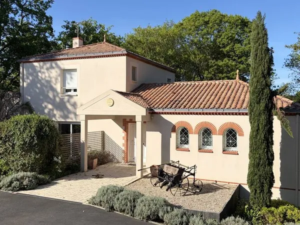 Maison 6 pièces 345 m²