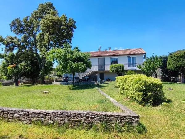 Maison à vendre avec terrain et dépendances région Grignan -