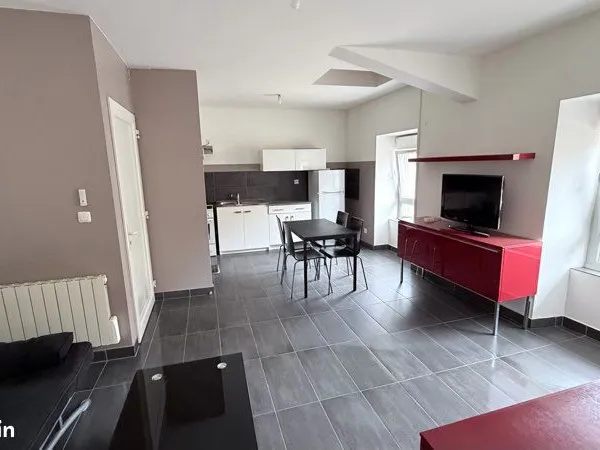 Appartement T2 40m2 meublé refait à Neuf ANNONAY CENTRE près du champs de Mars