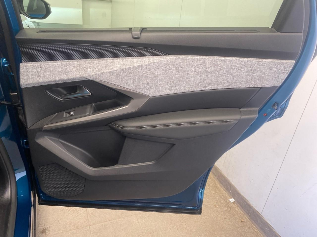 Peugeot 5008 hybrid 136 e-dcs6 gt — photo 26