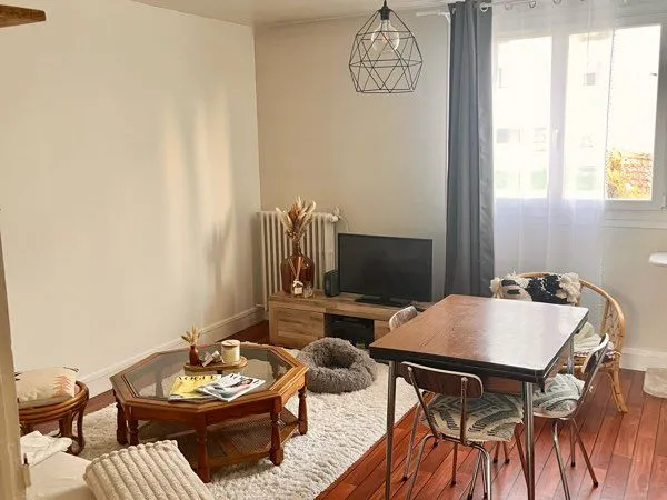 Appartement T3 lumineux avec parking privé — 850 CC