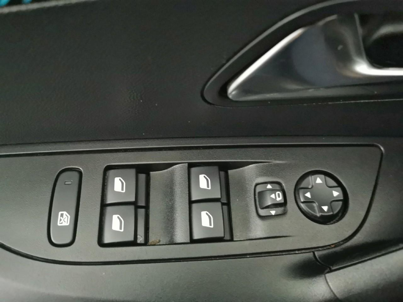 Peugeot 2008 puretech 100 s&s bvm6 style — photo 17