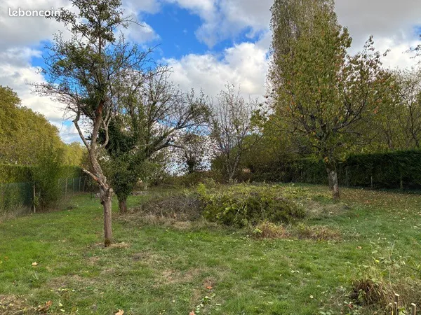 Terrain constructible de 809m2 à Gazeran