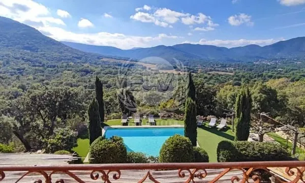 Propriété avec bastide provençale à Plan de la Tour