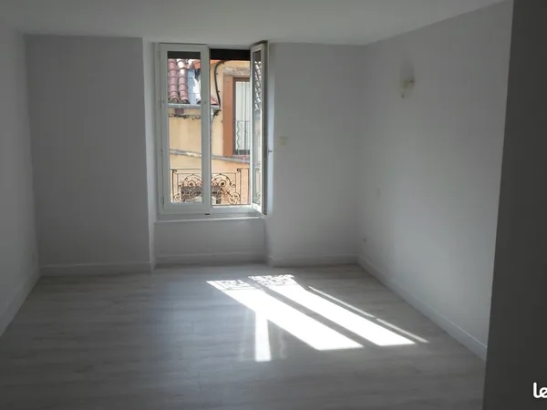 Appartement . 3 pièces . 65 m²