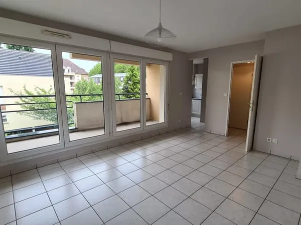 Grand Studio - 31,57m2 - parking - cave - la hotoie