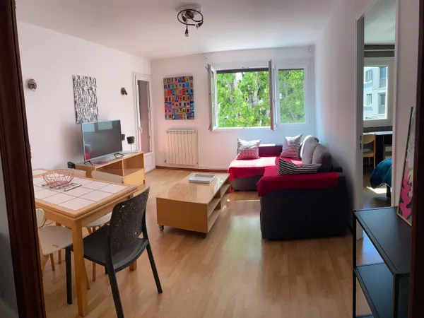 Loue chambre dans appartement en colocation