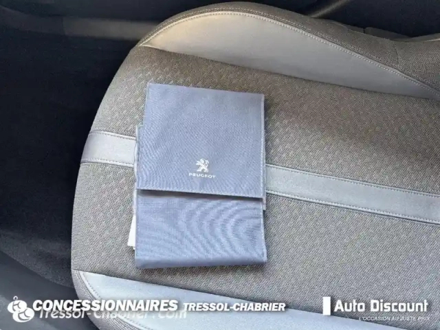 Peugeot 2008 puretech 130 s&amp;s bvm6 allure — photo 16