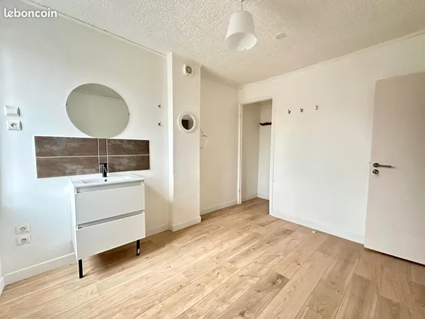 Colocation meublée Roubaix - Chambre avec SDB privative - 490 CC