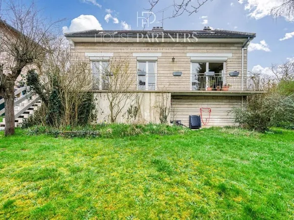 Maison 9 pièces 253 m²