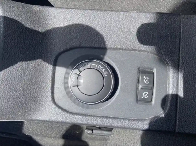 Dacia Duster 1.5 dci 110ch prestige 4x4 — photo 15