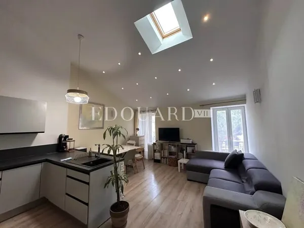 Au coeur du splendie village de La Turbie, à vendre charmant trois pièces entièrement rénové